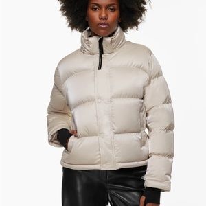 aritzia super puff shorty in XS